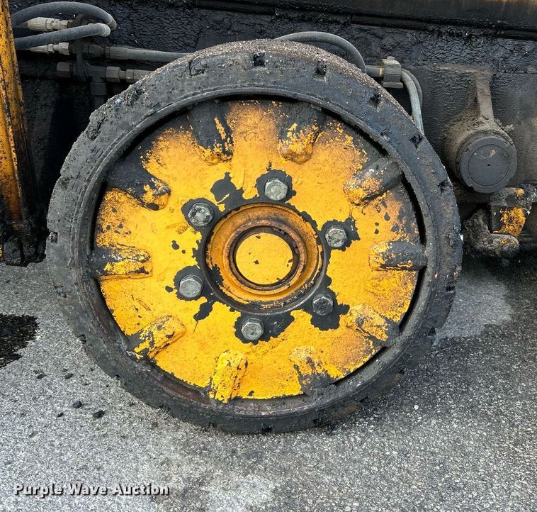 image for item NQ9860 2003 Blaw-Knox PF-3200  paver