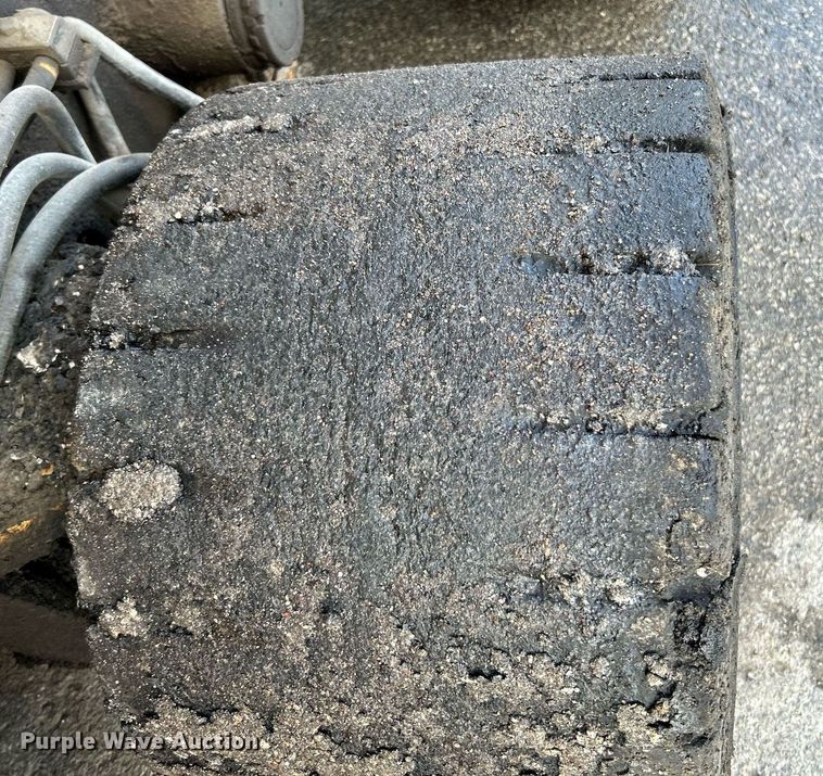 image for item NQ9860 2003 Blaw-Knox PF-3200  paver