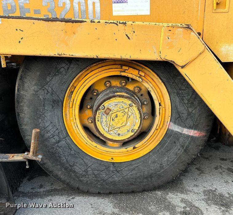 image for item NQ9860 2003 Blaw-Knox PF-3200  paver