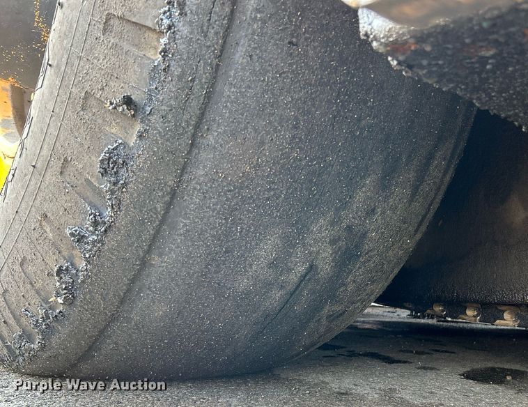 image for item NQ9860 2003 Blaw-Knox PF-3200  paver