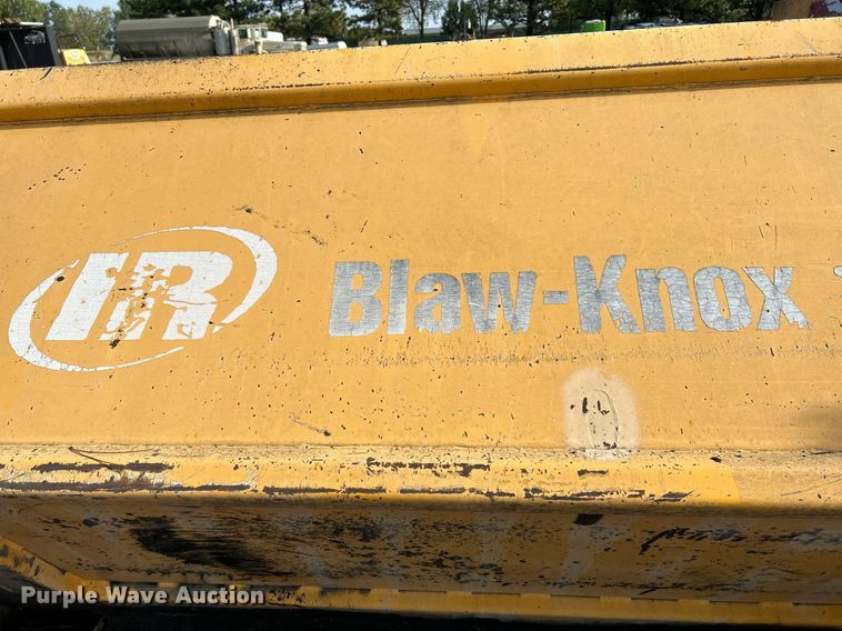 image for item NQ9860 2003 Blaw-Knox PF-3200  paver