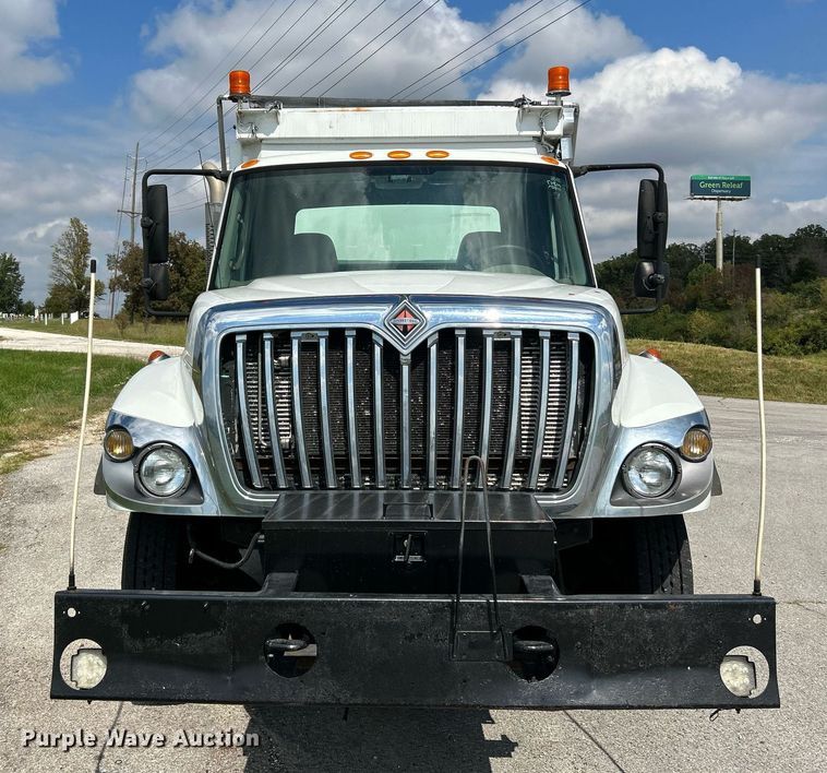 image for item NQ9866 2010 International WorkStar 7400  dump truck