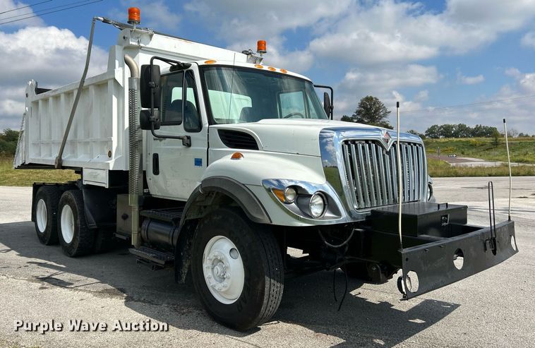 image for item NQ9866 2010 International WorkStar 7400  dump truck