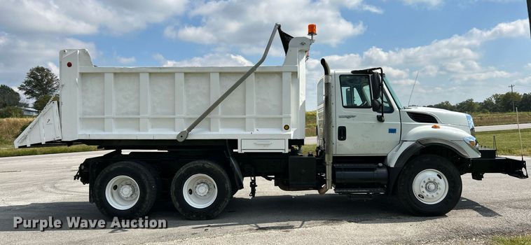 image for item NQ9866 2010 International WorkStar 7400  dump truck