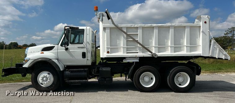 image for item NQ9866 2010 International WorkStar 7400  dump truck