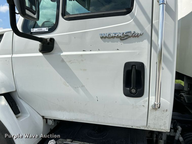 image for item NQ9866 2010 International WorkStar 7400  dump truck