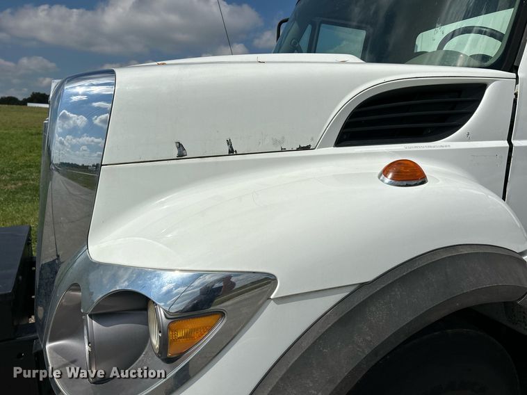 image for item NQ9866 2010 International WorkStar 7400  dump truck