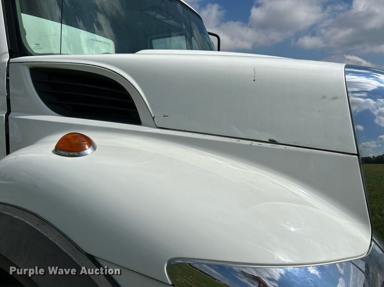 image for item NQ9866 2010 International WorkStar 7400  dump truck