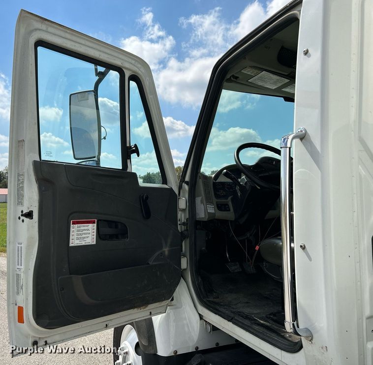 image for item NQ9866 2010 International WorkStar 7400  dump truck