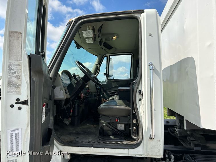 image for item NQ9866 2010 International WorkStar 7400  dump truck