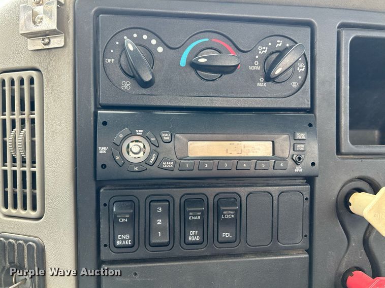 image for item NQ9866 2010 International WorkStar 7400  dump truck