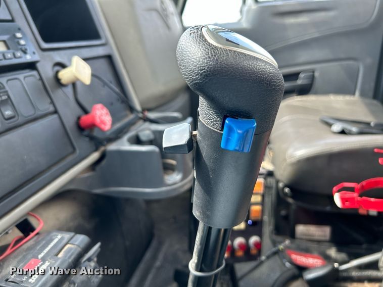 image for item NQ9866 2010 International WorkStar 7400  dump truck