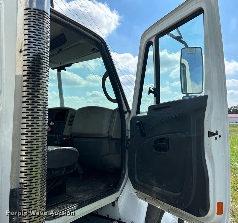 image for item NQ9866 2010 International WorkStar 7400  dump truck