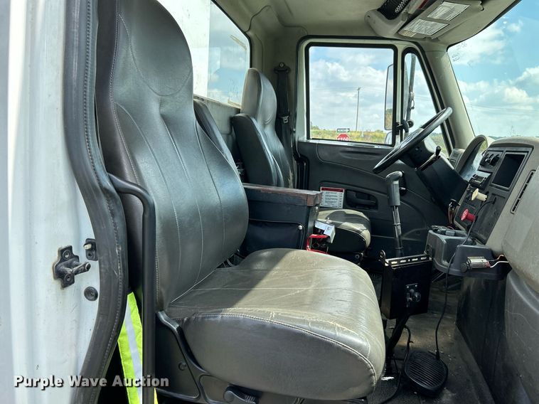 image for item NQ9866 2010 International WorkStar 7400  dump truck