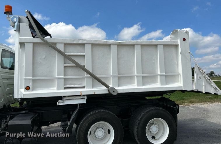 image for item NQ9866 2010 International WorkStar 7400  dump truck