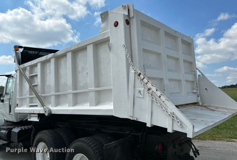 image for item NQ9866 2010 International WorkStar 7400  dump truck