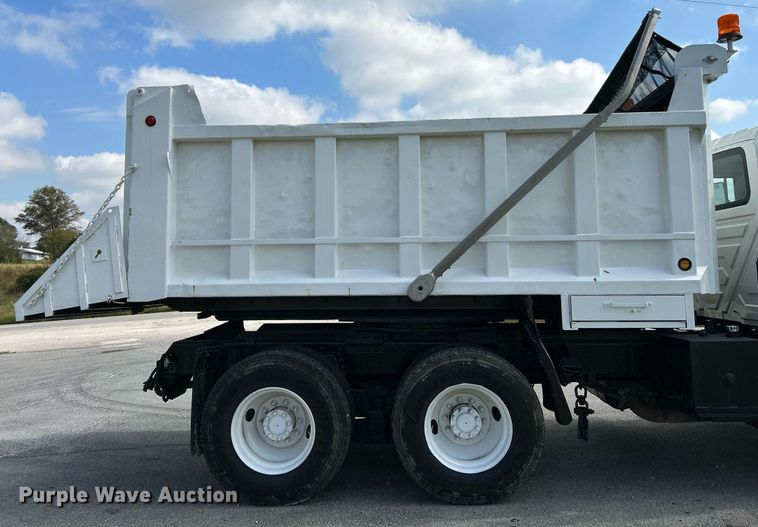 image for item NQ9866 2010 International WorkStar 7400  dump truck