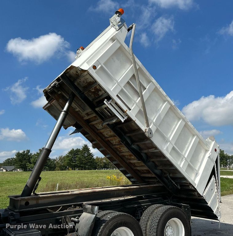 image for item NQ9866 2010 International WorkStar 7400  dump truck