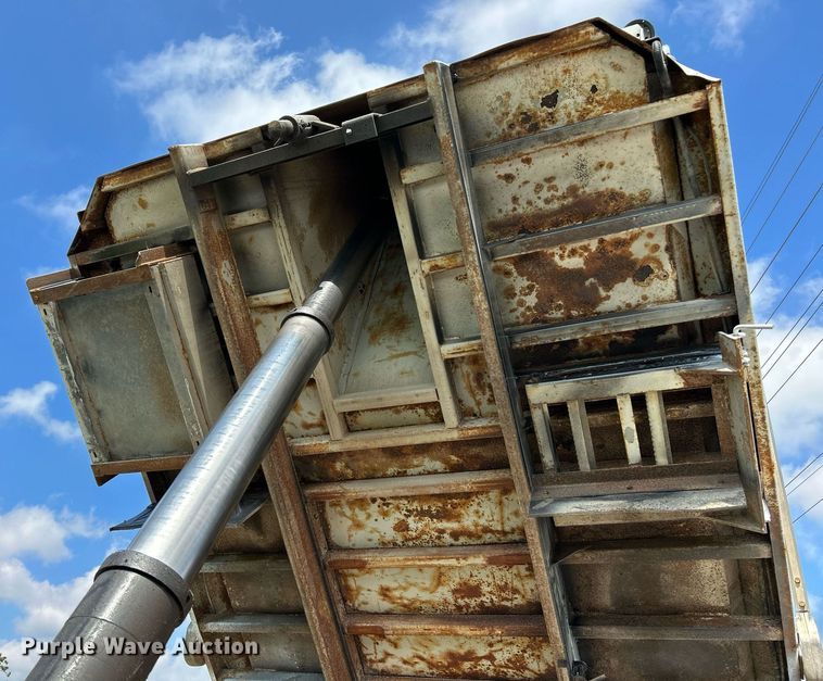 image for item NQ9866 2010 International WorkStar 7400  dump truck