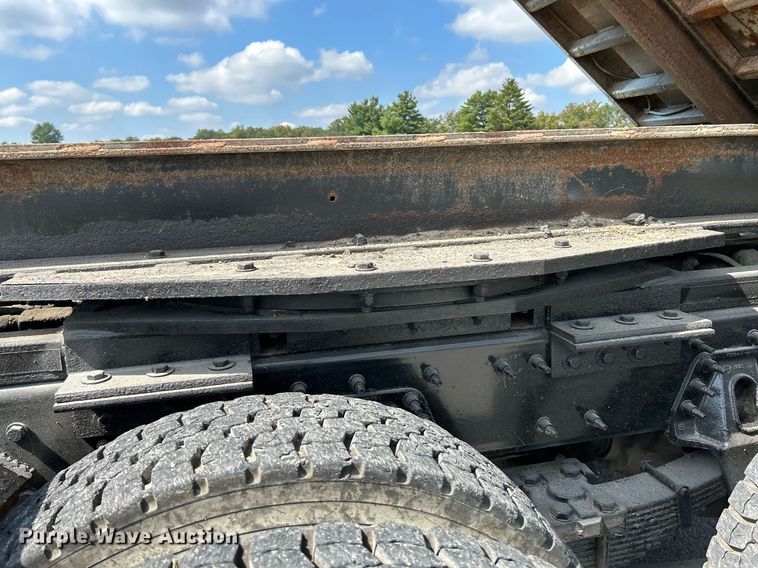 image for item NQ9866 2010 International WorkStar 7400  dump truck