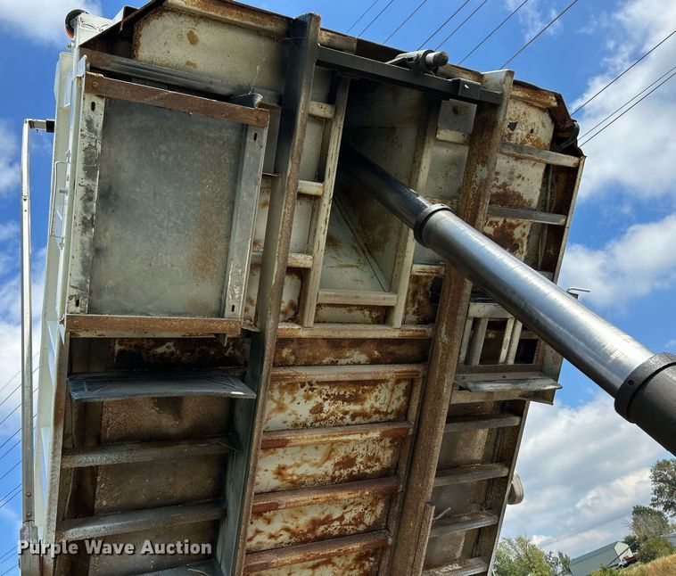 image for item NQ9866 2010 International WorkStar 7400  dump truck