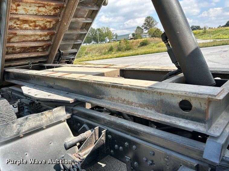 image for item NQ9866 2010 International WorkStar 7400  dump truck