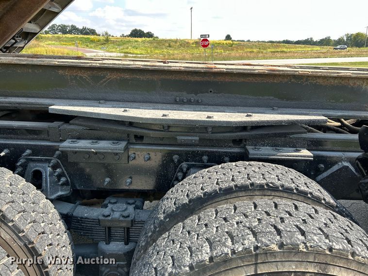 image for item NQ9866 2010 International WorkStar 7400  dump truck