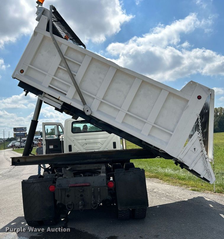 image for item NQ9866 2010 International WorkStar 7400  dump truck