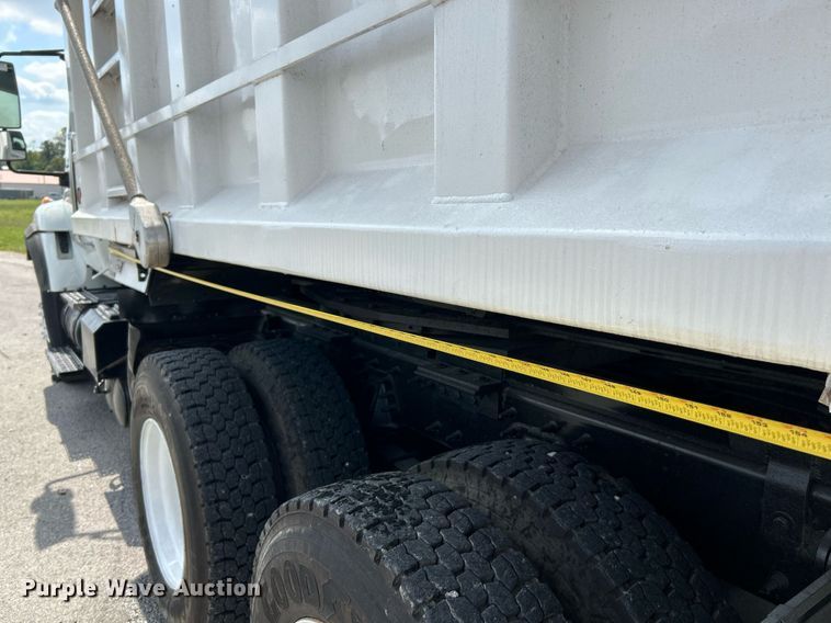 image for item NQ9866 2010 International WorkStar 7400  dump truck