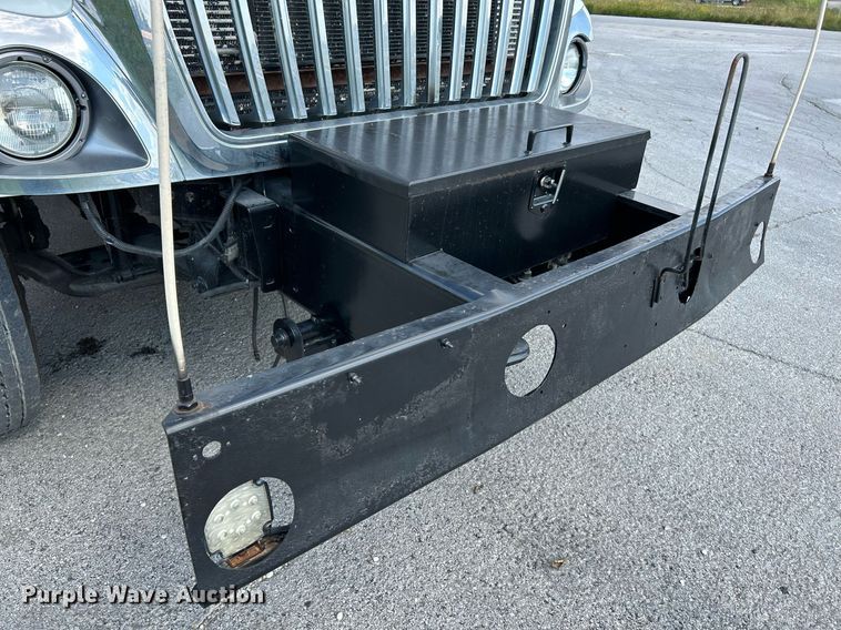 image for item NQ9866 2010 International WorkStar 7400  dump truck