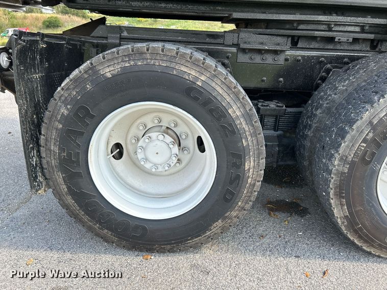 image for item NQ9866 2010 International WorkStar 7400  dump truck