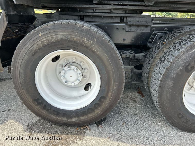 image for item NQ9866 2010 International WorkStar 7400  dump truck