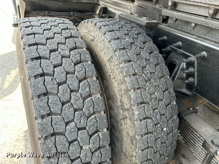 image for item NQ9866 2010 International WorkStar 7400  dump truck