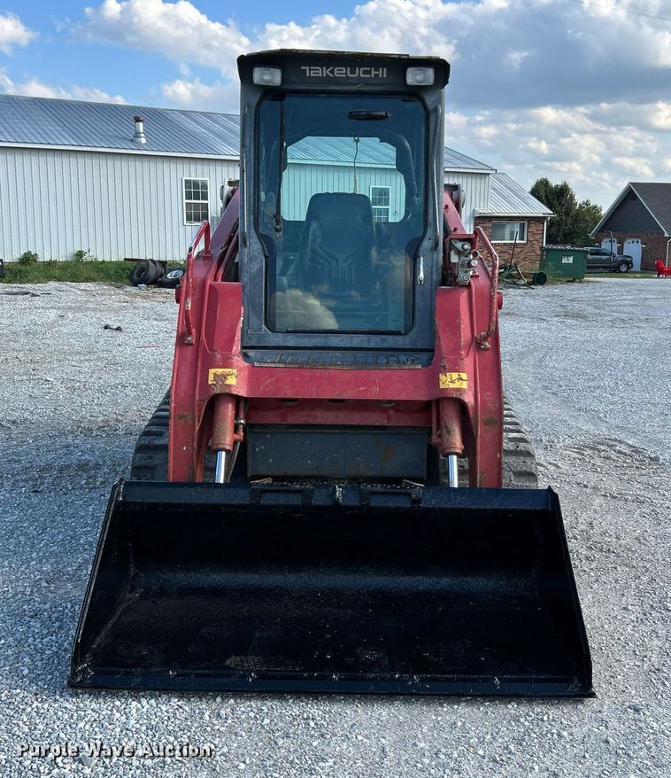 image for item NQ9868 2013 Takeuchi TL12  tracked skid steer loader