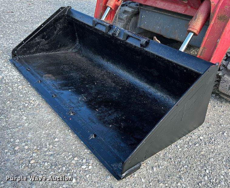 image for item NQ9868 2013 Takeuchi TL12  tracked skid steer loader