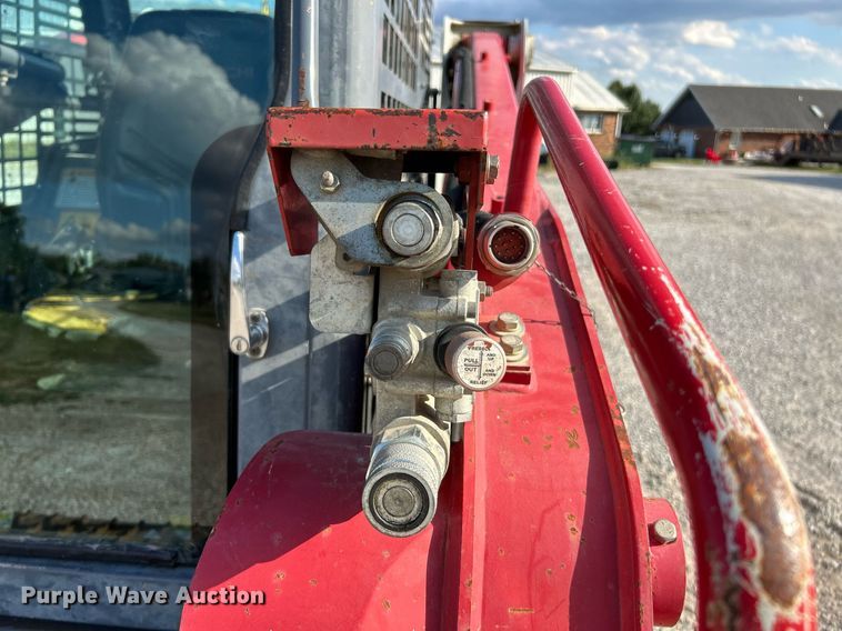 image for item NQ9868 2013 Takeuchi TL12  tracked skid steer loader