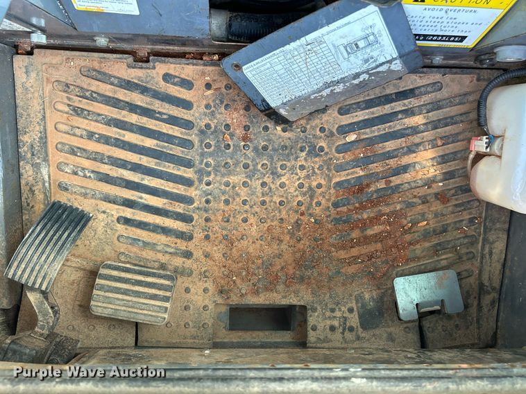 image for item NQ9868 2013 Takeuchi TL12  tracked skid steer loader