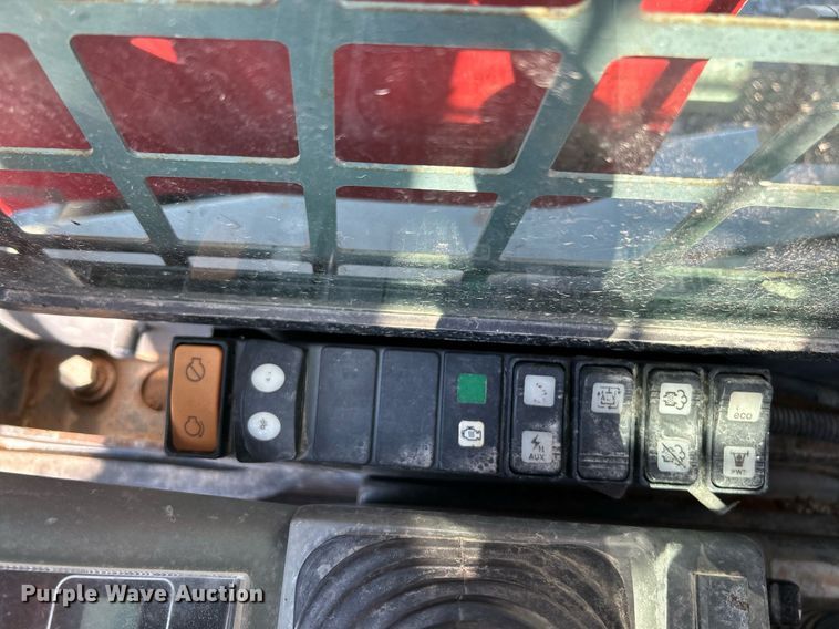 image for item NQ9868 2013 Takeuchi TL12  tracked skid steer loader