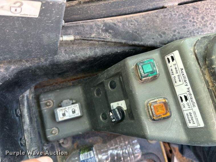 image for item NQ9868 2013 Takeuchi TL12  tracked skid steer loader