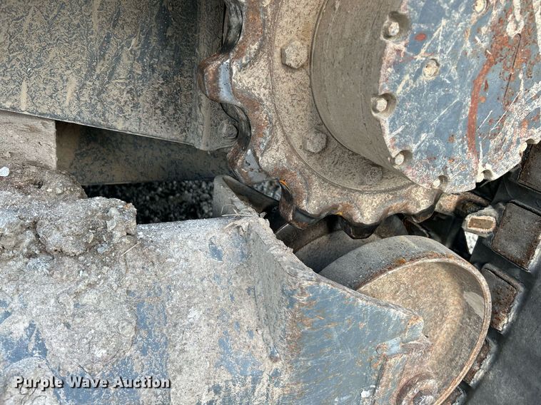 image for item NQ9868 2013 Takeuchi TL12  tracked skid steer loader