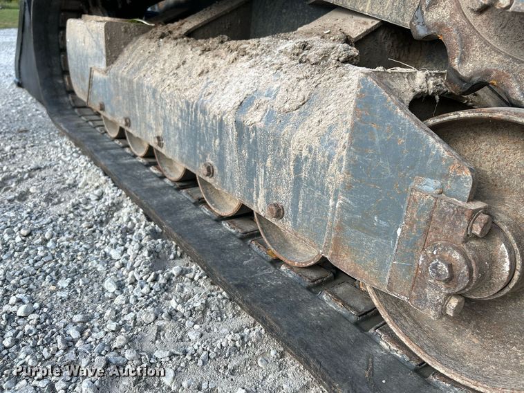 image for item NQ9868 2013 Takeuchi TL12  tracked skid steer loader