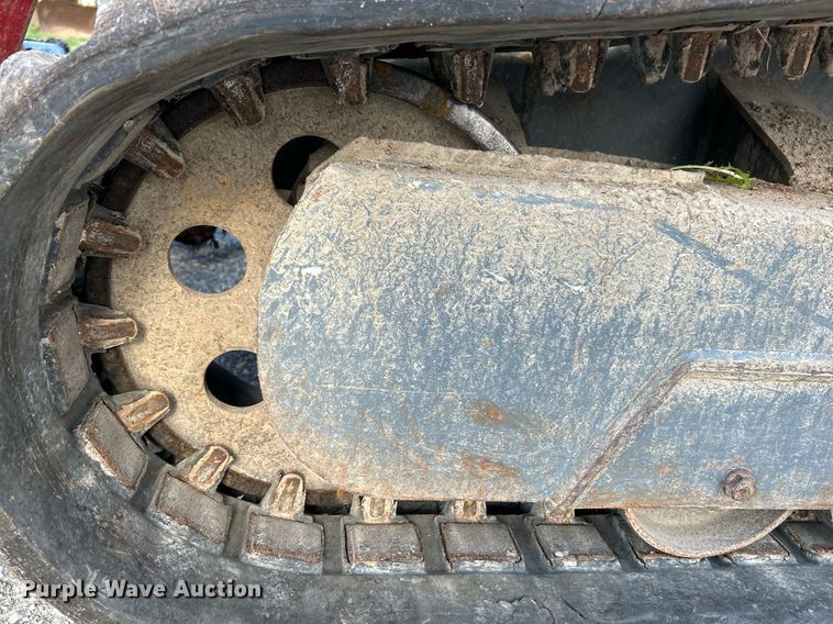 image for item NQ9868 2013 Takeuchi TL12  tracked skid steer loader