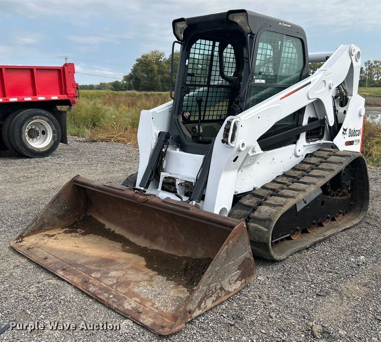 image for item NQ9876 2011 Bobcat T650  tracked skid steer loader
