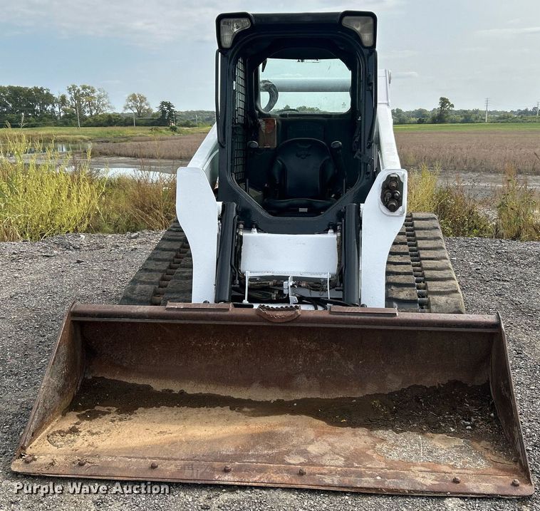 image for item NQ9876 2011 Bobcat T650  tracked skid steer loader