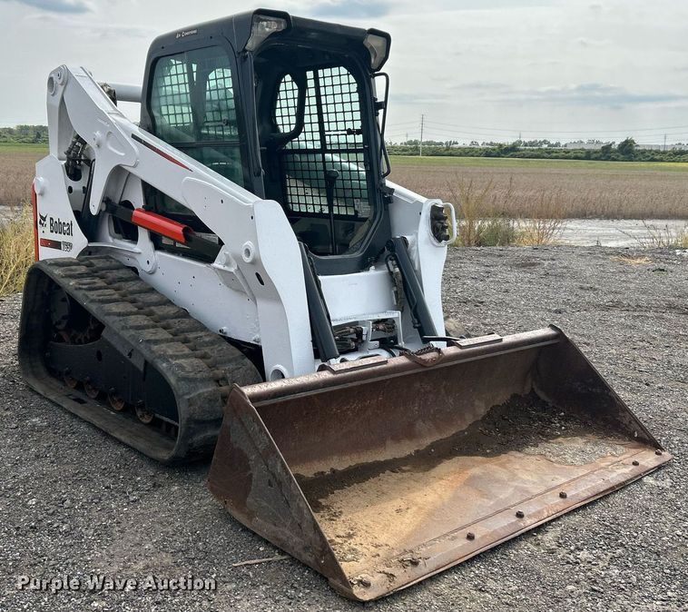 image for item NQ9876 2011 Bobcat T650  tracked skid steer loader