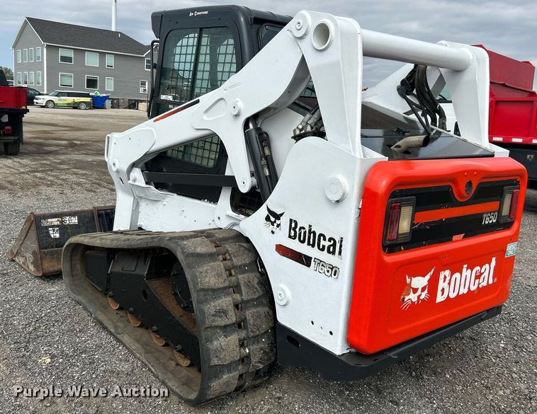 image for item NQ9876 2011 Bobcat T650  tracked skid steer loader