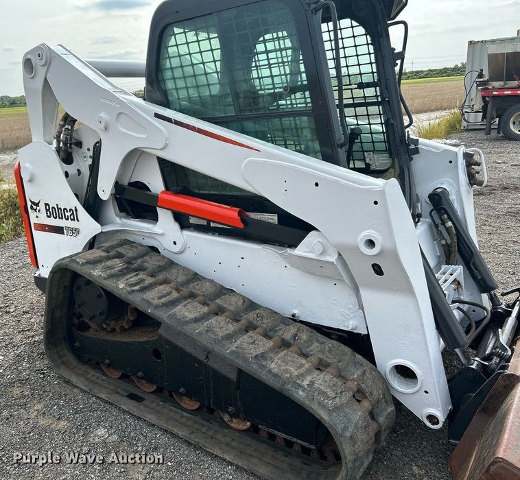 image for item NQ9876 2011 Bobcat T650  tracked skid steer loader
