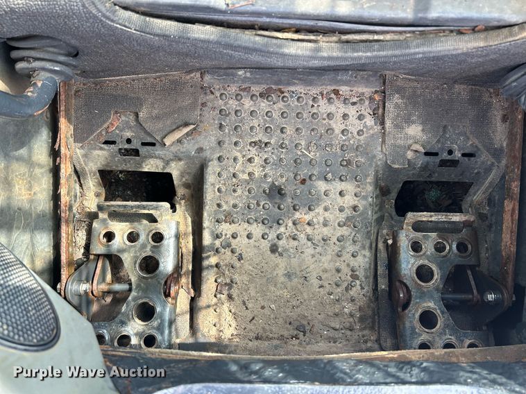 image for item NQ9876 2011 Bobcat T650  tracked skid steer loader