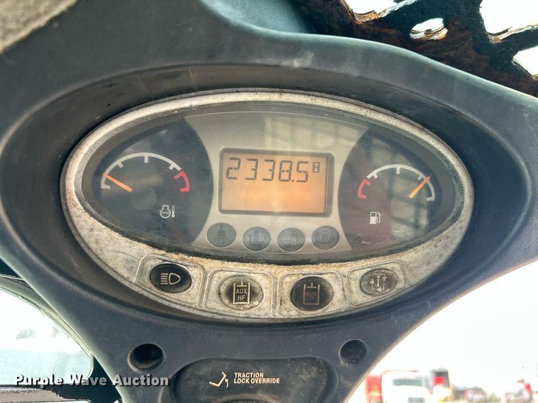 image for item NQ9876 2011 Bobcat T650  tracked skid steer loader