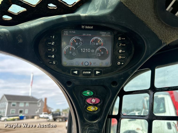 image for item NQ9876 2011 Bobcat T650  tracked skid steer loader